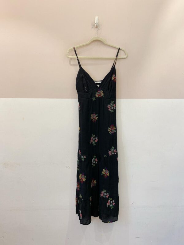 Vestido midi preto bordados Ateen 36
