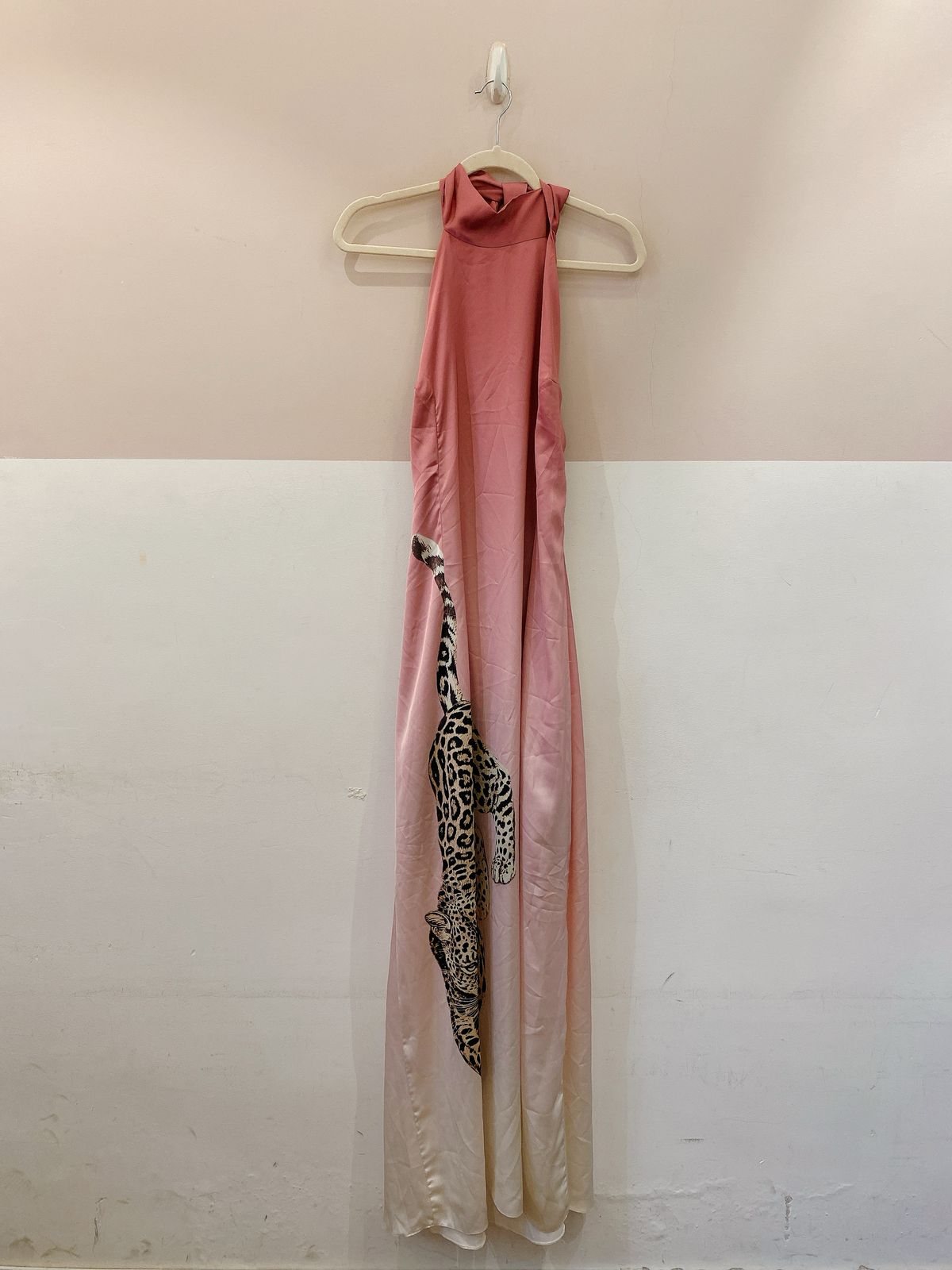 Vestido midi acetinado onça TiG 44 - Imagem 2