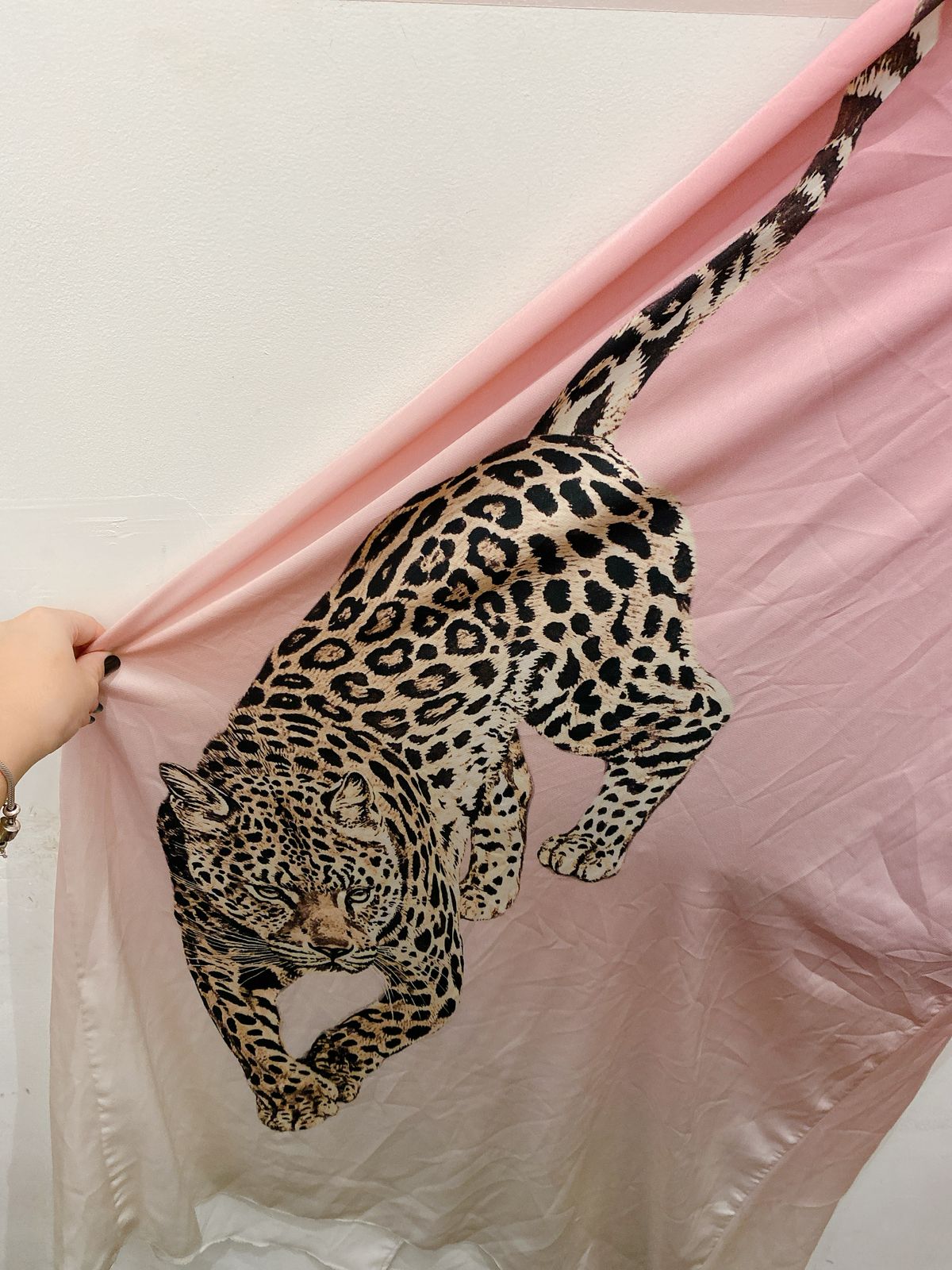 Vestido midi acetinado onça TiG 44 - Imagem 6