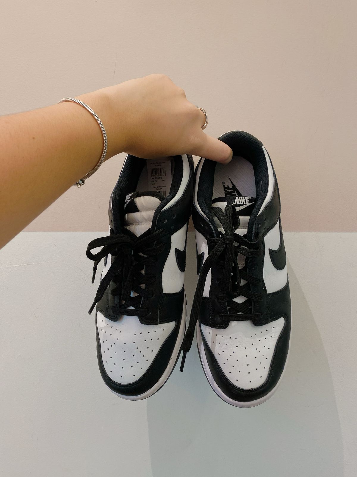 Tênis dunk low panda Nike 35 - Imagem 2