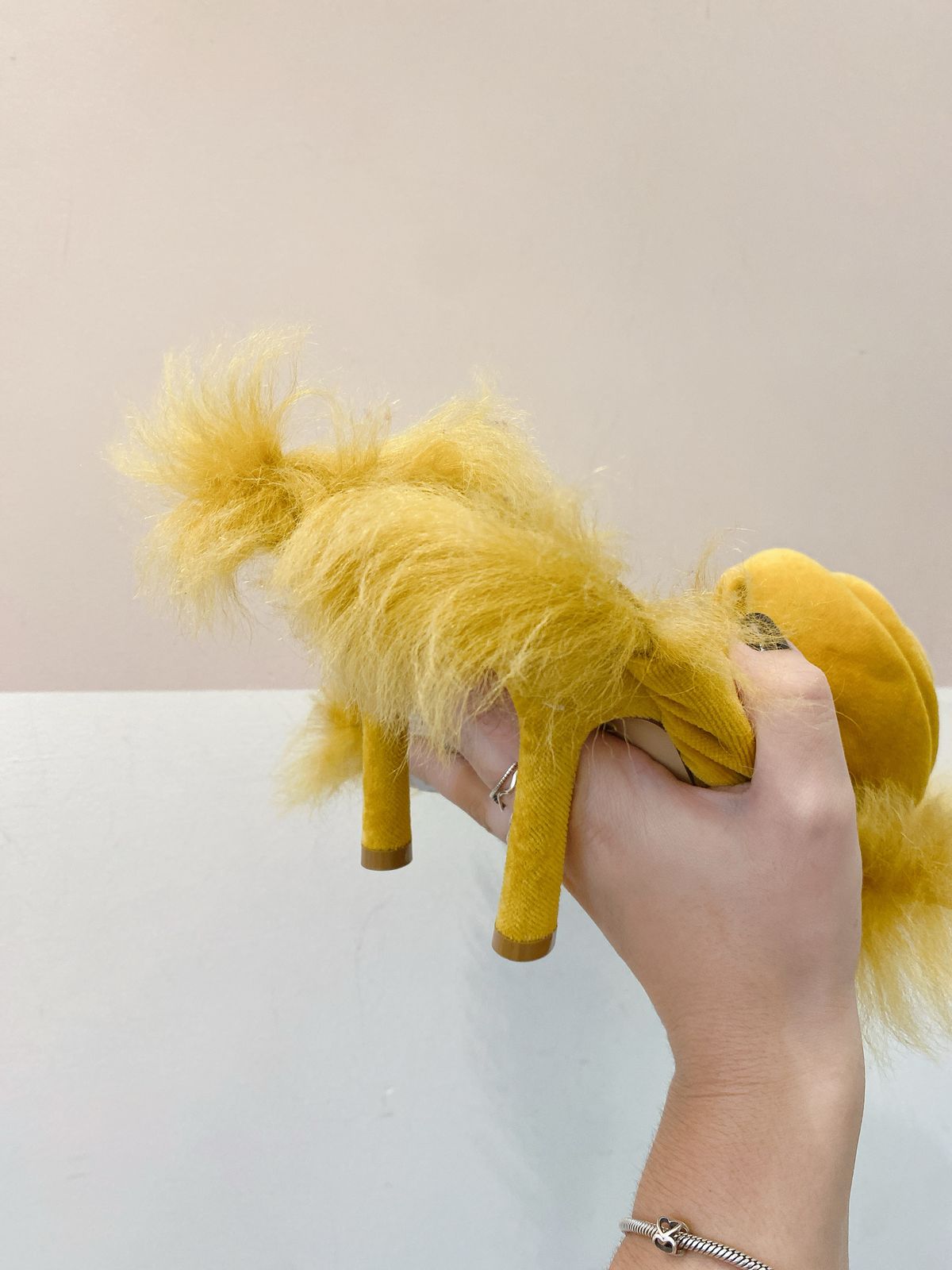 Sandália mostarda flor Burberry 37 - Imagem 6