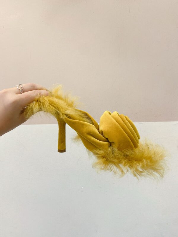 Sandália mostarda flor Burberry 37 - Imagem 9