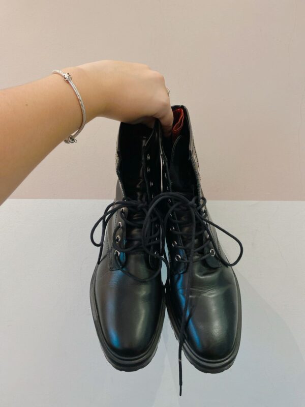 Coturno preto Schutz 36