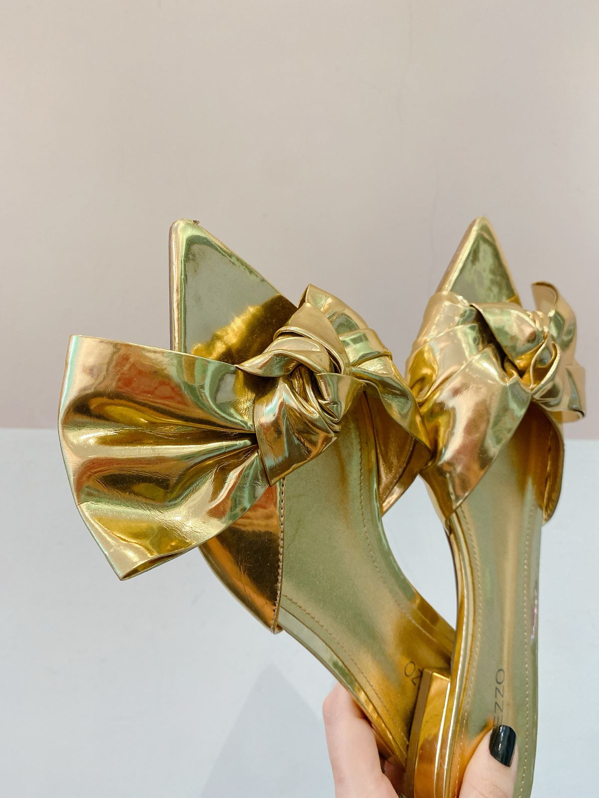 Rasteirinha dourada laço Arezzo 37 - Imagem 4