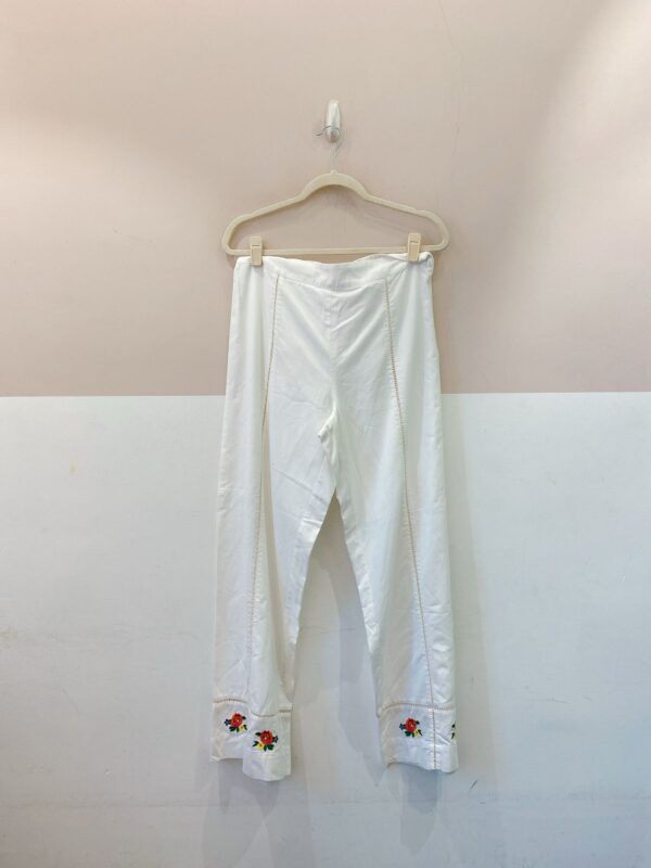 Calça off white bordada Peepou M