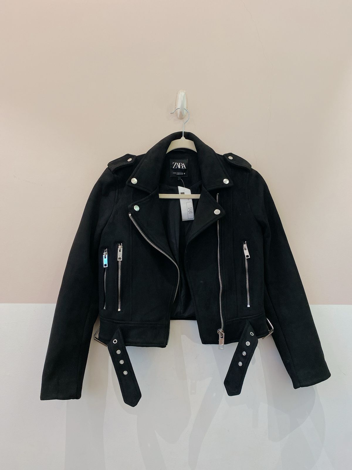 Jaqueta suede preta fivelas Zara PP - Imagem 2