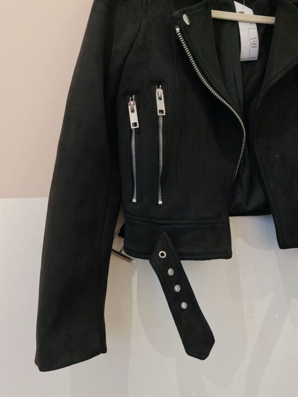 Jaqueta suede preta fivelas Zara PP - Imagem 5