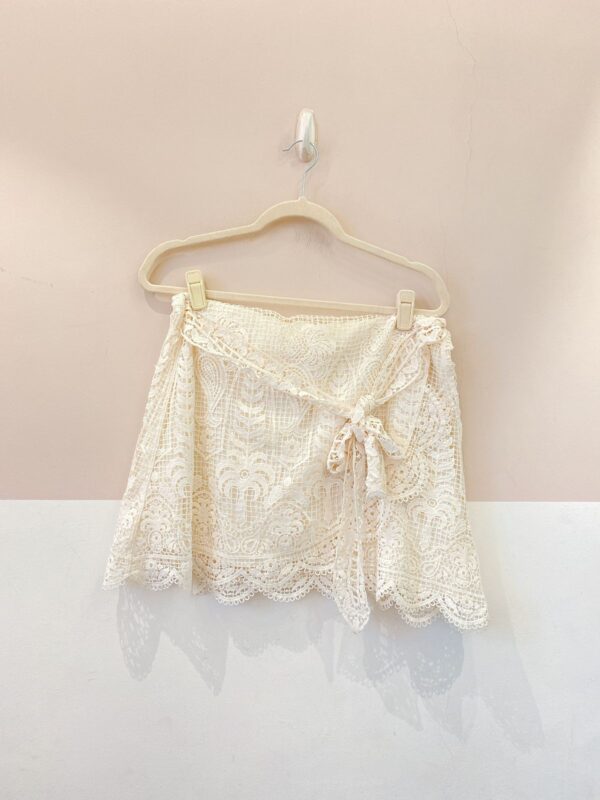 Short saia renda off white Farm G