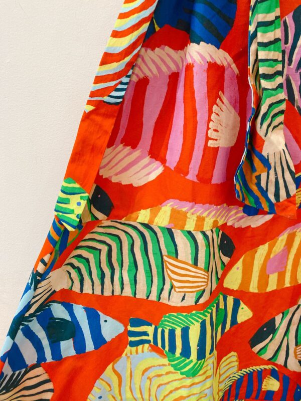 Vestido colorido peixes ombro só Farm GG - Imagem 5