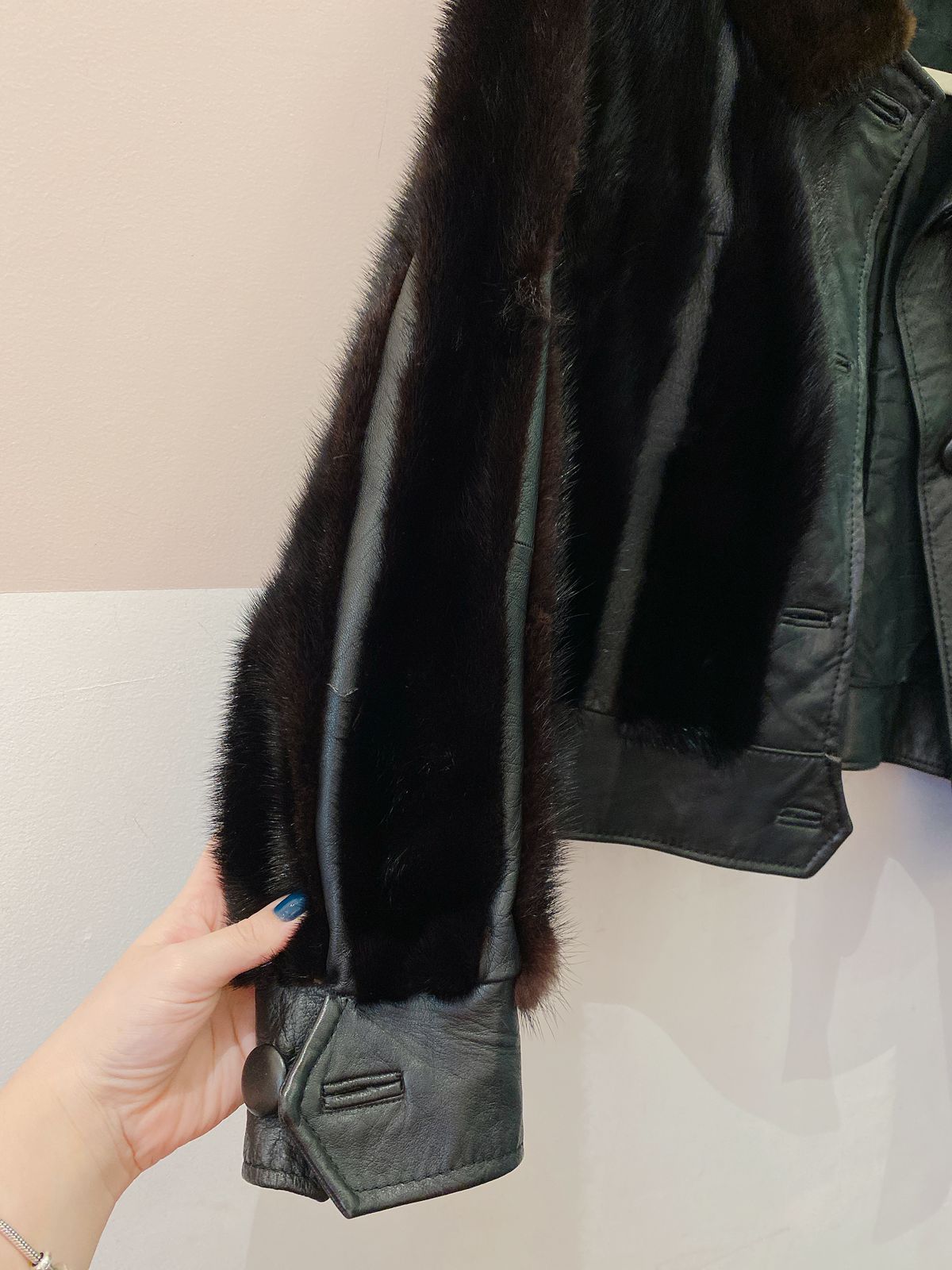 Jaqueta couro preta pelos P - Imagem 6