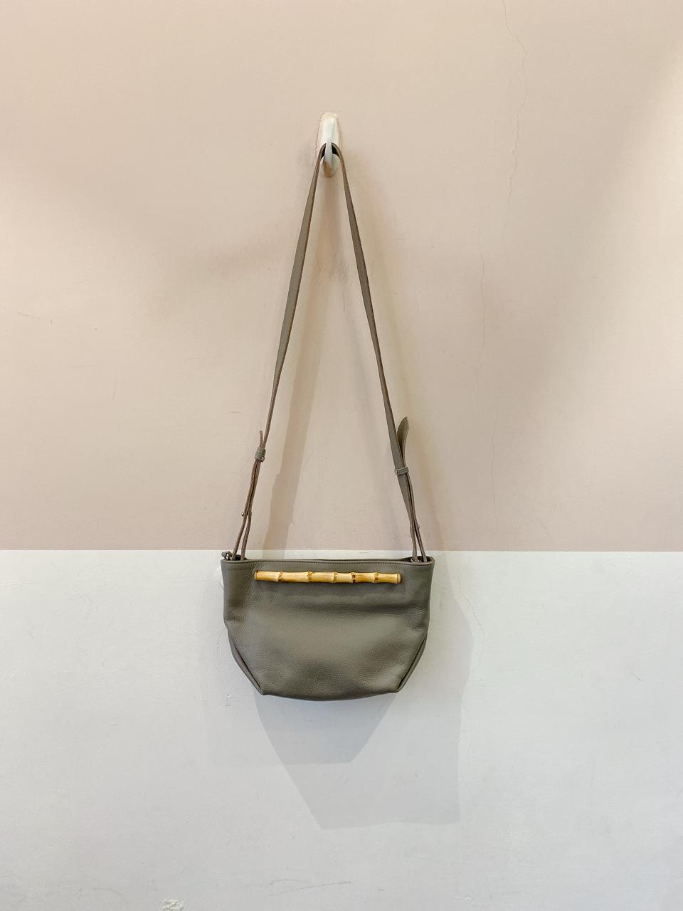 Bolsa couro cinza bambu Glorinha Paranaguá - Imagem 2