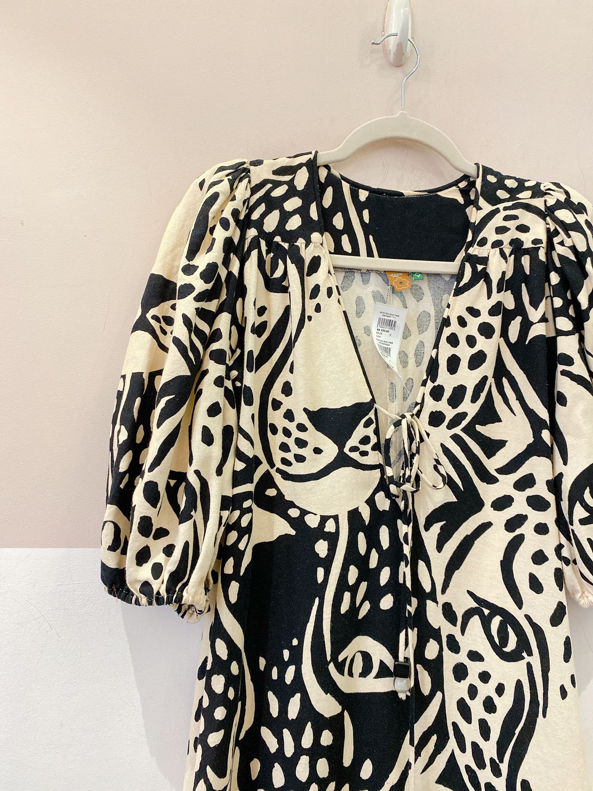 Vestido midi p&b estampado Farm P - Imagem 4