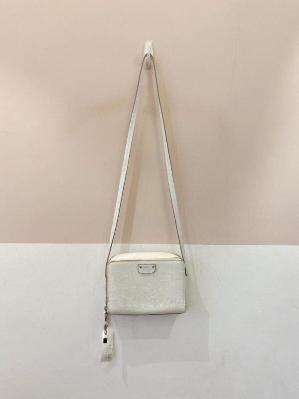 Bolsa tiracolo off white Schutz
