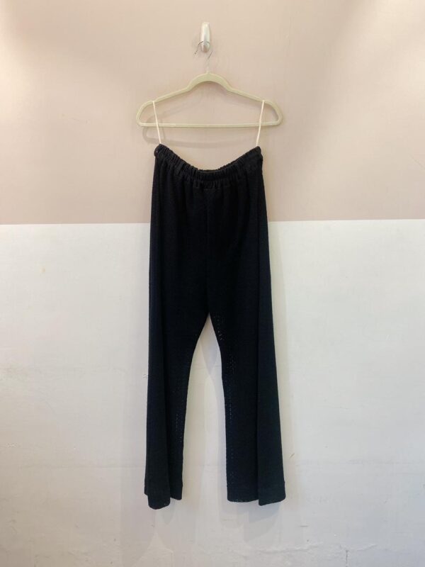 Pantalona preta furadinha Caché 44