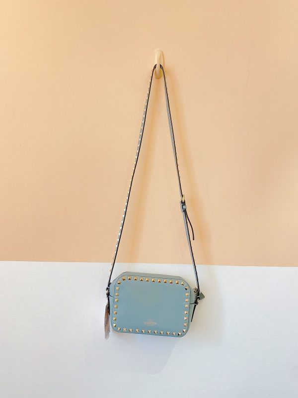 Bolsa tiracolo azul tachas Valentino