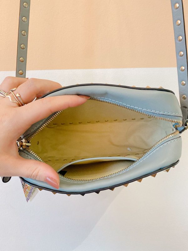 Bolsa tiracolo azul tachas Valentino - Imagem 4