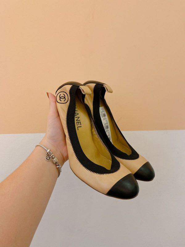 Scarpin bege boneca Chanel 37